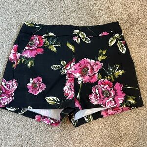Like New Adorable black Floral shorts from Express Size 00